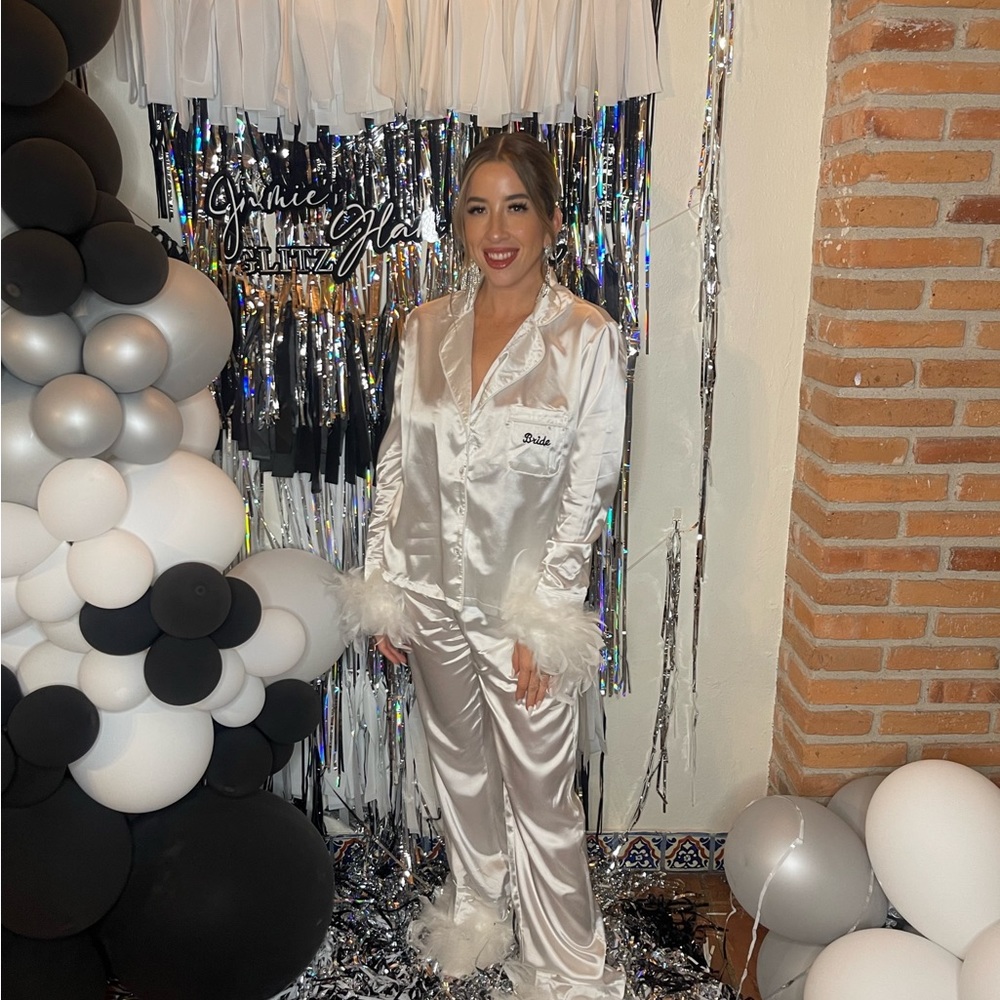 White feather pajama set - Picture 2 of 2